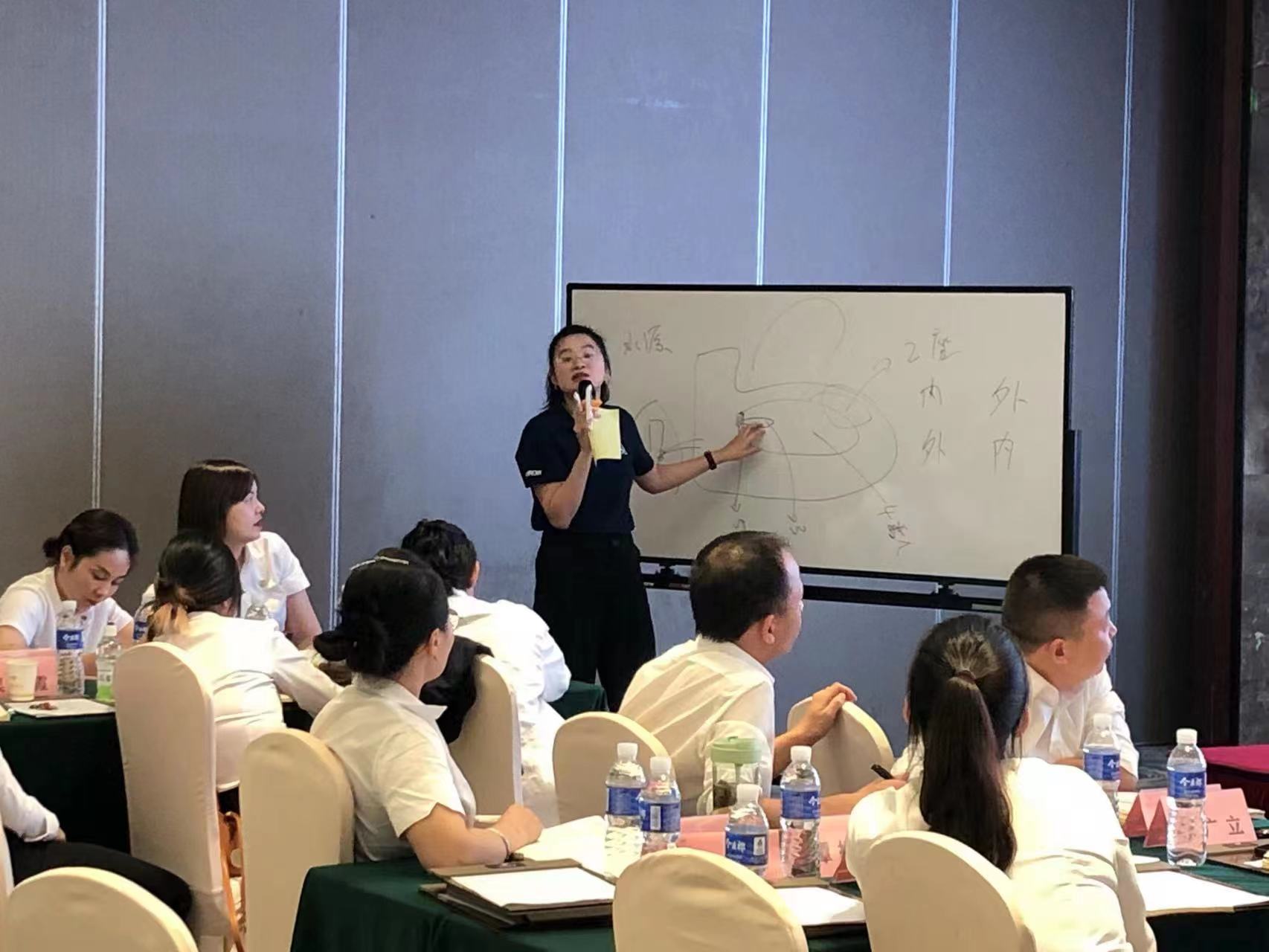 众腾娱乐家居集团8月份谋划事情聚会暨四大中心培训聚会胜利召开众腾娱乐 - 众腾娱乐家居集团