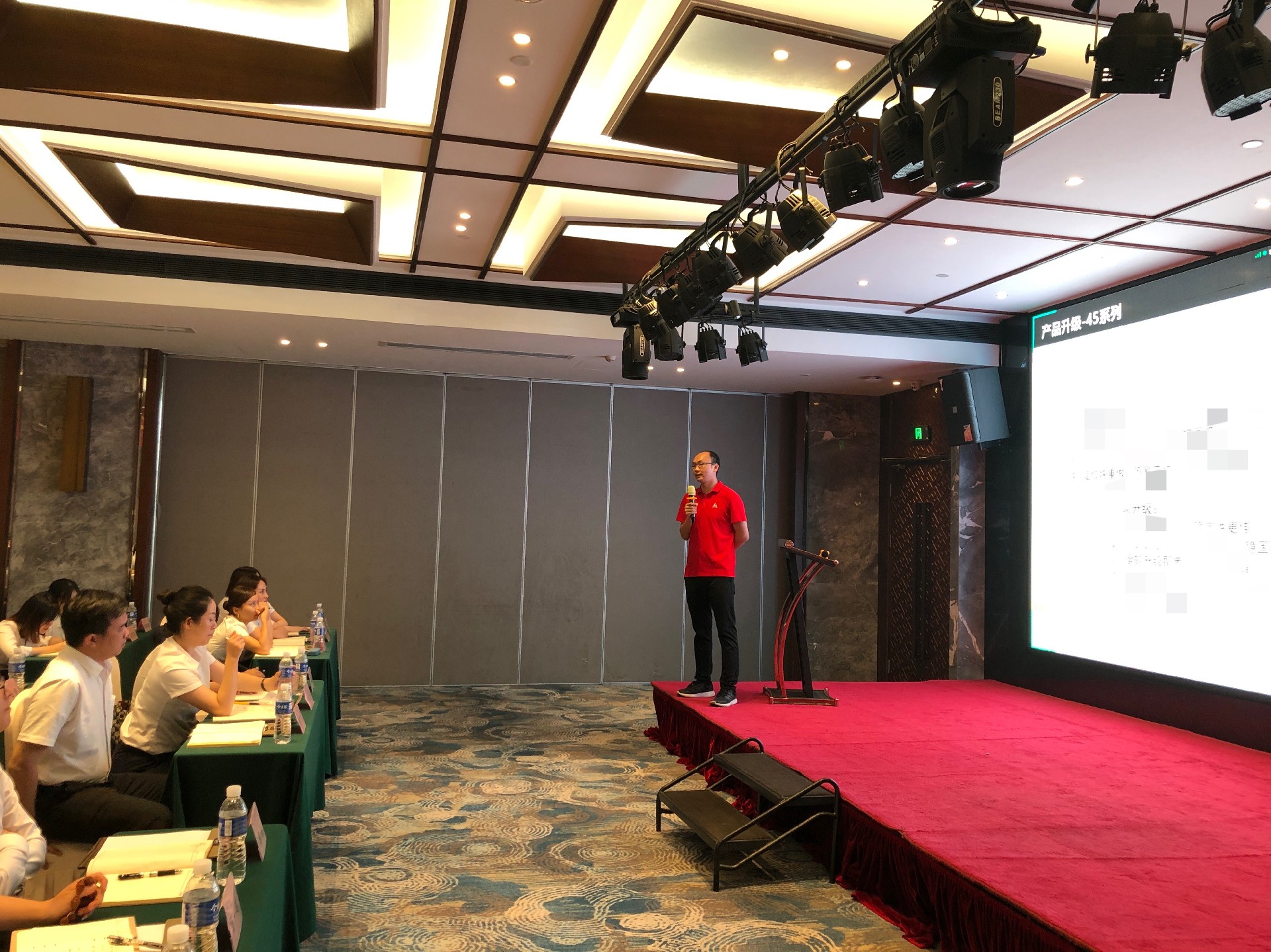 众腾娱乐家居集团8月份谋划事情聚会暨四大中心培训聚会胜利召开众腾娱乐 - 众腾娱乐家居集团