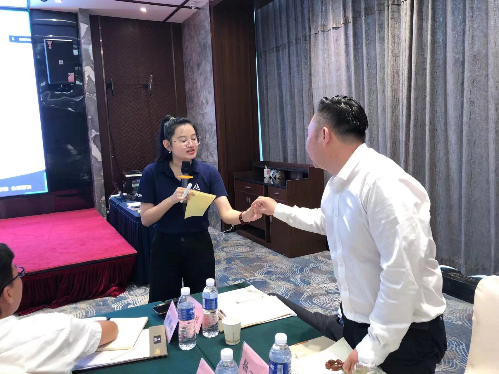 众腾娱乐家居集团8月份谋划事情聚会暨四大中心培训聚会胜利召开众腾娱乐 - 众腾娱乐家居集团