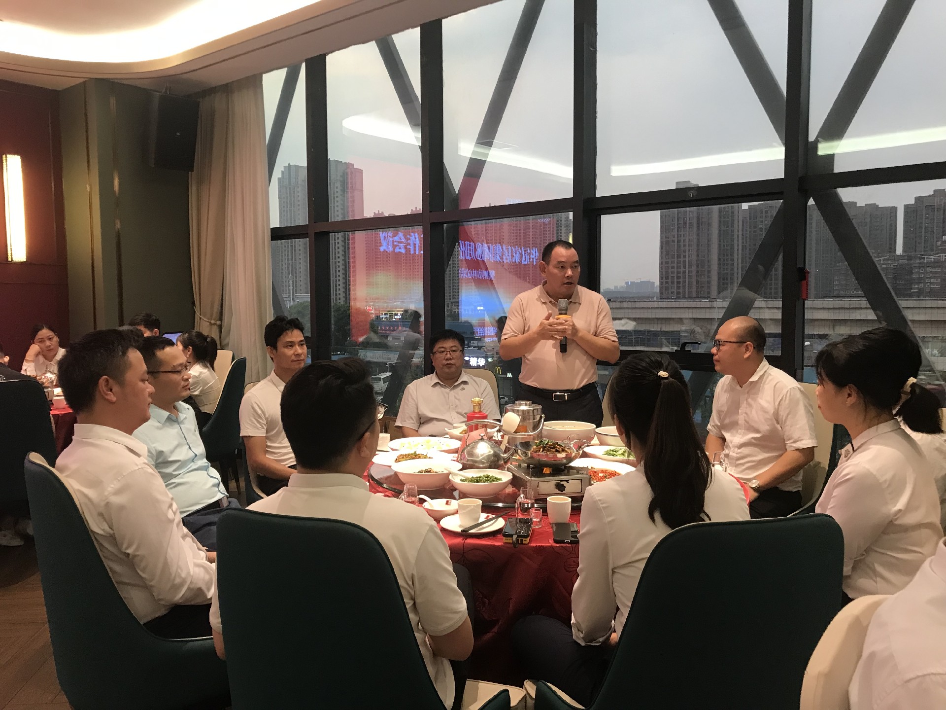 众腾娱乐家居集团8月份谋划事情聚会暨四大中心培训聚会胜利召开众腾娱乐 - 众腾娱乐家居集团